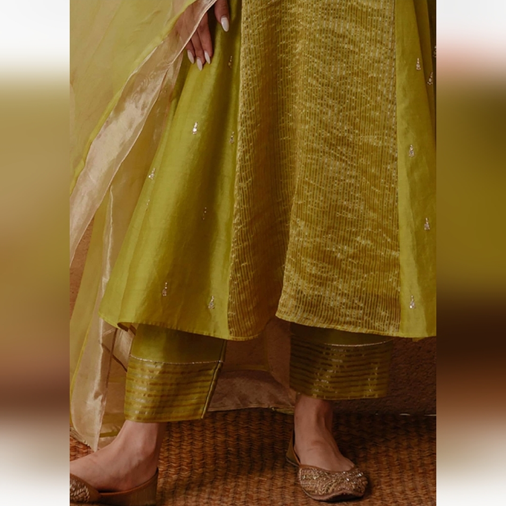 Label Mansi Nagdev Green Kurta Set - Picture 6 of 14